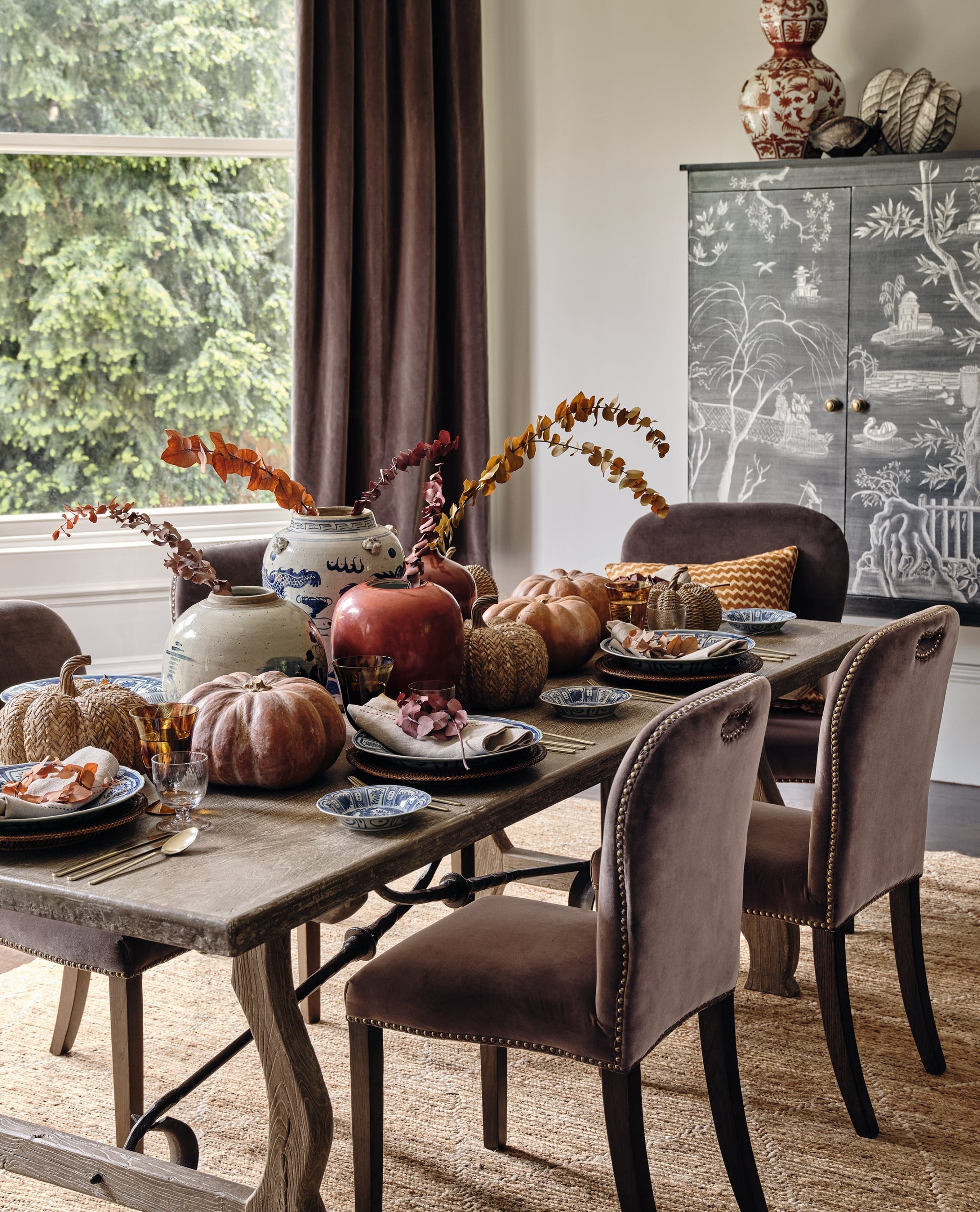 How to Decorate a Table for Halloween